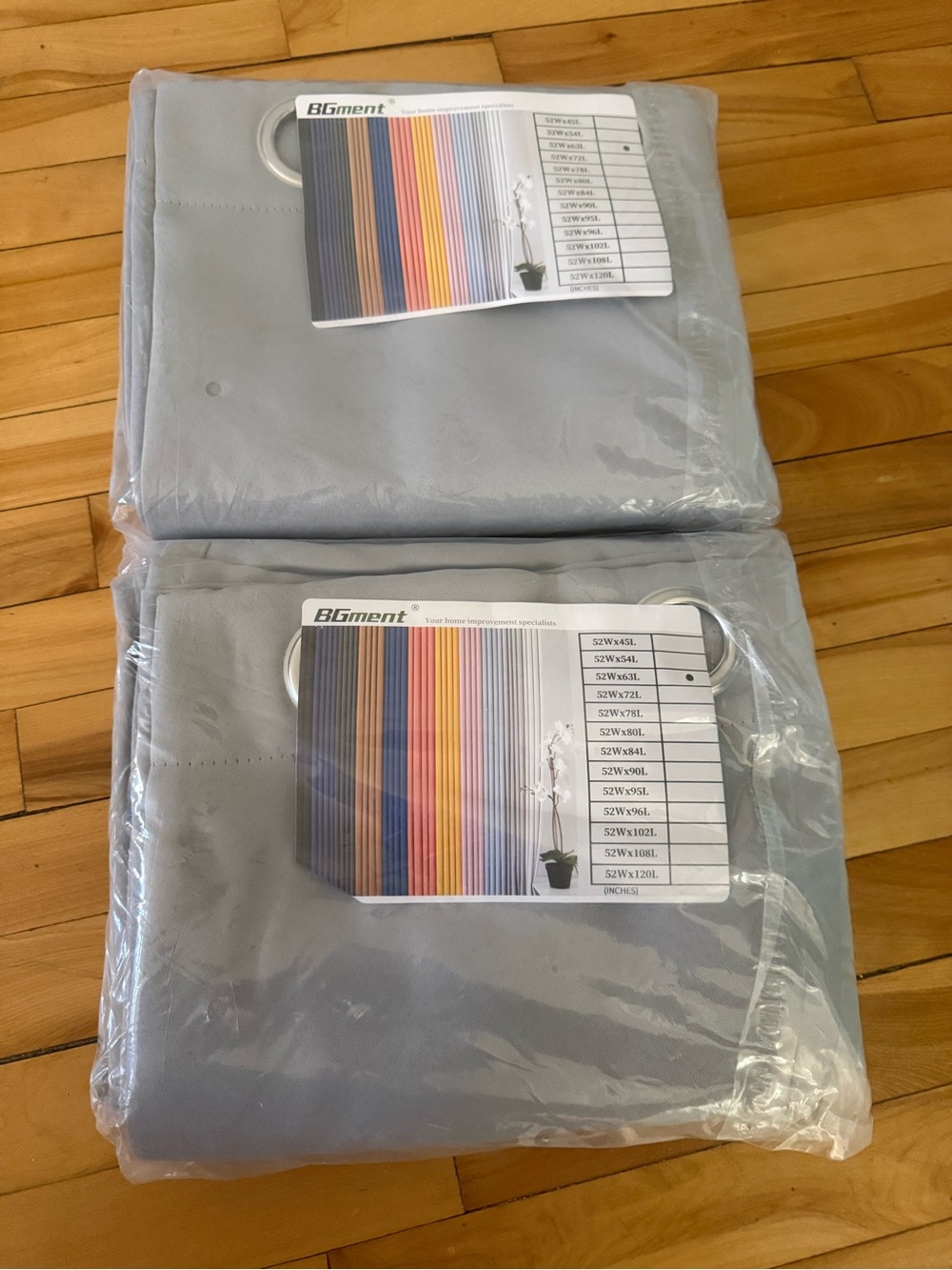 Absolutely new curtains, see pictures with the dimension price per 1 pack
